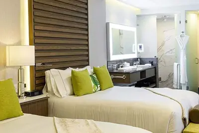 Image de Spacious ocean front 4, 813 sq ft luxury 3 bedroom Caribbean living