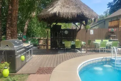 Image de Just Listed! Tiki Oasis-sleeps 12, Pool/Sand Beach, World Cup