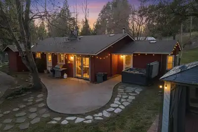 Image de Spacious 4-bedroom house in peaceful Mariposa with hot tub