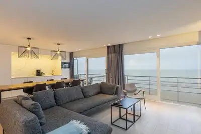Image de Appartement luxueux avec une vue sur la mer