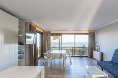 Image de Appartement d’angle avec vue frontale sur mer
