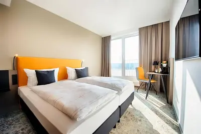 Image de A Vibrant Room near Public Transport—Your Perfect Base for City Adventures