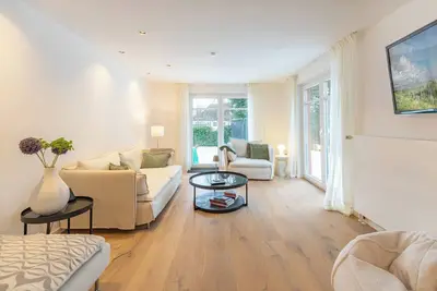 Image de Vacation home \"Nordwärts\" in Tönning - garden, fireplace & space for 6 guests