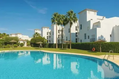 Image de Sun-Drenched Garden Apartment, Castillo Duquesa