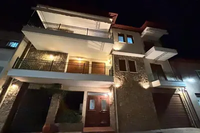 Image de Stravos Platanos \nΔιαμέρισμα στην παραδοσιακή γειτονιά του Στραβού Πλάτανου