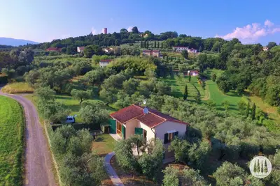 Image de Tuscan idyll: Apartment near Montecarlo in an olive grove