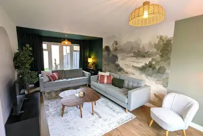 Image de Cherrytrees | Corby | Spacious Stylish Home | Sleeps 9 | Work & Family | Parking