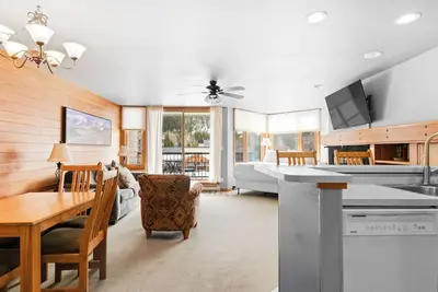 Image de Lakeside Keystone Condo Walk to Lake Minutes to Lifts Shops and Dining