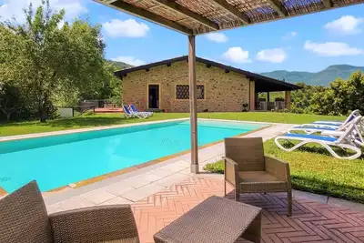 Image de Beautifully renovated detached barn, private infinity pool. Walk to restaurant.