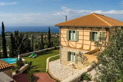 Image de Villa Melivaro : Vue Mer, Piscine Privée et Wi-Fi à Tsoukalades