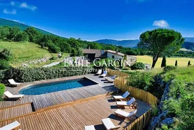 Image de Mas provençal, piscine chauffée et grande capacité