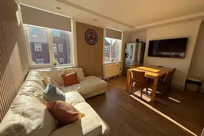 Image de Moderne-Appartement-Salle de bain privée-Vue sur Rue-Contractors, Groups