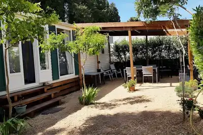 Image de « Mobil-home 3 Chambres St Aygulf » avec piscine partagée, Wi-Fi et climatisation