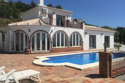 Image de Casa Delfin, un havre de paix avec vue sur les montagnes.