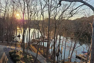 Image de Lakefront Retreat on Lake Marion – Perfect for Fishing & Relaxation