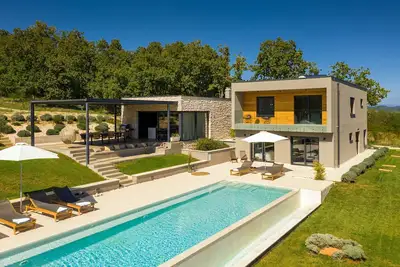 Image de Villa Ox in Central Istria for 14 persons with 56 m2 heated pool, kids playground & large garden