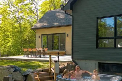 Image de Chalet Boréale | Private Spa | Skiing