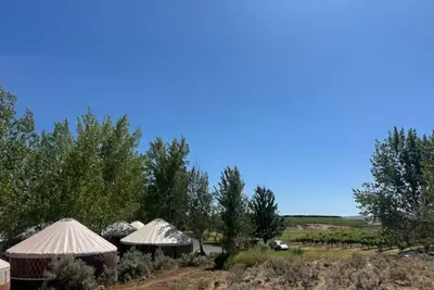 Image de 10 Yurts - #9 - Glamping by the Gorge & Cave B