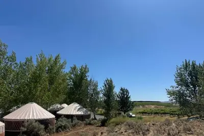 Image de 10 Yurts - #4 - Glamping by the Gorge & Cave B