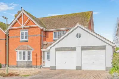 Image de Henrow House Lymington 4-Bed Detached Home with Hot Tub near The New Forest