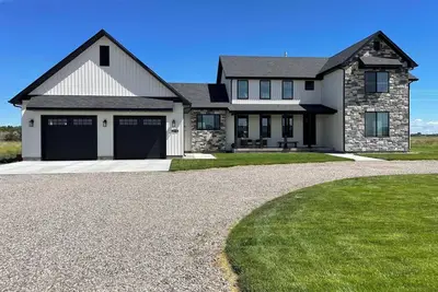 Image de 4 bedrooms & attached bathrooms, Ev charge, water purifier, gas fireplace, games