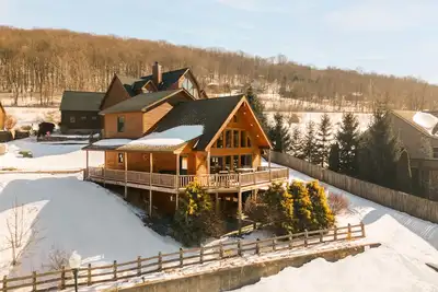 Image de Timber Ridge Haven: 5br Sleeps 14, Hot Tub, 5 Min to Wisp and Lake Access