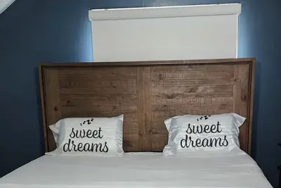 Image de Rooms (02) 15mins to Swayze Falls, Hiking Trails, Tim's 2min, 20min to Niagara