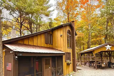 Image de Peaceful Adk Cabin w/ Hot Tub