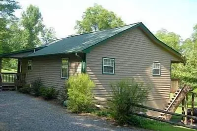 Lakeside Serenity-Lakefront-Pool Table-4x4 Needed