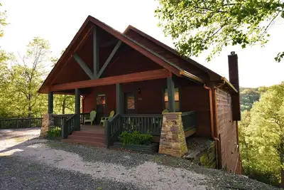Image de Antler Ridge-Hot tub-Pool table- *4x4 Required*