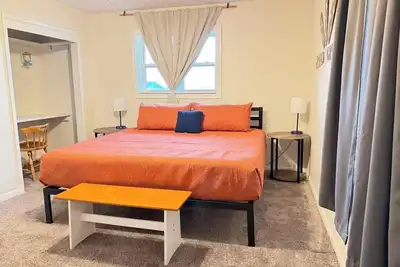 Image de Luna & Fern Half block from Greer Park