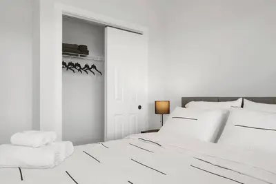 Image de Modern 2 Br walkout suite|5 mins to Airport\nEntire guest suite in Calgary, Canada