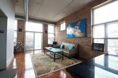 Image de Historic Wicker Park Penthouse - Prime Location!