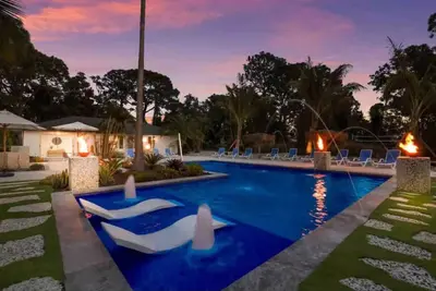 Image de Xanadu! Sleeps 26! 2+ acre Luxury Estate - 9 min to Beach!