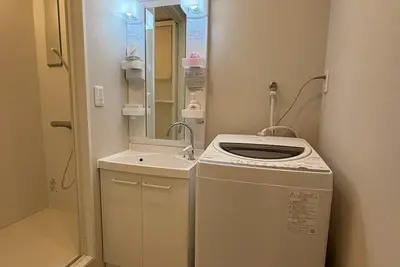 Image de One minute to Minowa Station on the Hibiya Line, 5 minutes to Ueno Station, very convenient to Akihabara, Ginza, Tsukiji Market, free coffee and drinks. Newly built in 2024, room size is 40 square meters and can accommodate up to 4 people.