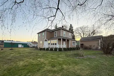 Image de Relax at Stephens Legacy Farmhouse, a spacious 4br retreat with valley and mountain views