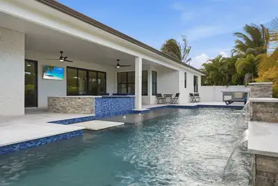 Image de ⚓Aqua Luxe Escape! Brand new luxury pool home! ⚓