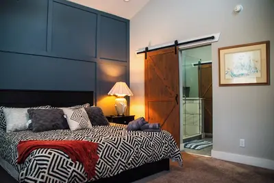 Image de Modern Oasis in Heart of Fountain Square, 4br/3ba