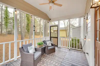 Image de 'Petals & Pillows Getaway' 1 Mi to Dtwn Wendell!