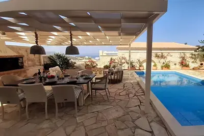Image de Family 5br Villa with sea views, private pool, summer kitchen & spacious garden