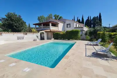 Image de Homerez - Villa moderne avec piscine privée à Villecroze 150 m²