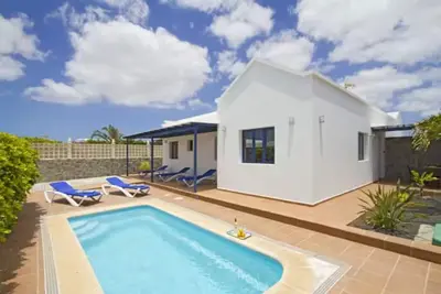 Image de Casa Palmera is a 3 bed, 2 bathroom villa with private pool near Marina Rubicón