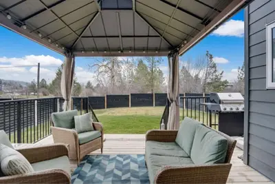 Image de Modern 2 Bedroom Rancher in Beautiful Lake Country