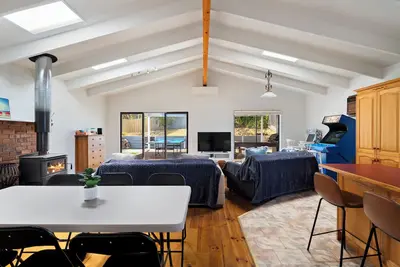 Image de Spacious Queenslander - Style Beach Retreat