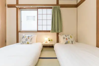 Image de 4 mins Metro to Namba. near stn. 2 floors japanese style. 2tatami rooms, 2toilets