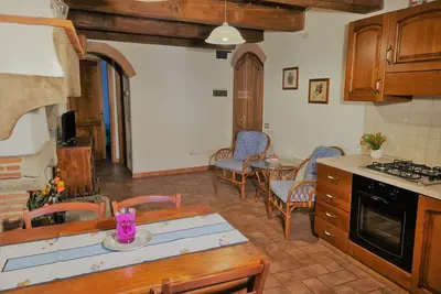 Image de Wohnung in einem historischen Steinhaus by Interhome