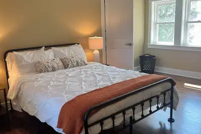 Image de Cozy 3-bedroom farmhouse only minutes away from Penn State.