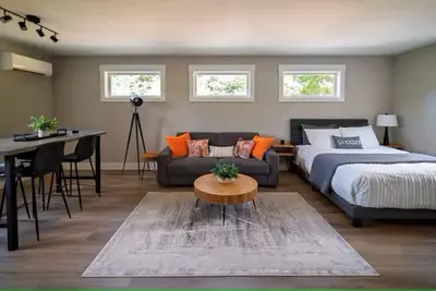 Cozy modern studio apartment in quiet Ridgefield with Ac