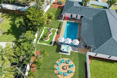 Image de Luxury 5br Retreat: Pool, Spa, Mini Golf, Game Rm