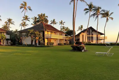 Image de Beachside King Suite, Open Lanai & Beach Lawn, Resort Pool & Tennis -Unit 12